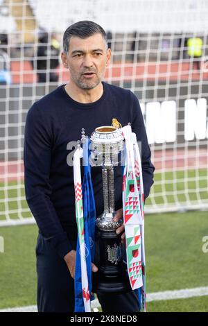 Mai 2024. Lissabon, Portugal. Portos Cheftrainer aus Portugal Sergio Conceicao feiert nach dem Sieg des portugiesischen Pokals, Porto gegen Sporting Credit: Alexandre de Sousa/Alamy Live News Stockfoto