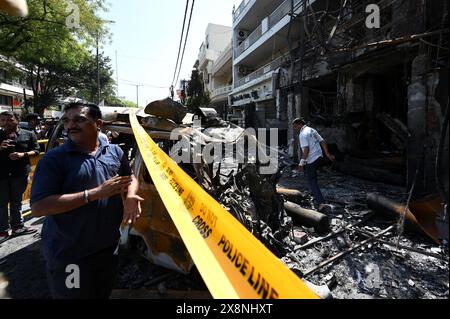 NEW DELHI, INDIEN - 26. MAI: Eine Ansicht des Krankenhauses, in dem sieben Neugeborene getötet wurden, als ein massiver Brand im Kinderkrankenhaus Vivek Vihar ausbricht, am 26. Mai 2024 in Neu-Delhi, Indien. Mindestens sieben Neugeborene wurden getötet, nachdem am Samstagabend im New Born Baby Care Krankenhaus im Osten Delhis Vivek Vihar ein massives Feuer ausbrach. 12 Babys wurden gerettet, von denen sechs starben, während eines starb, bevor der Feueralarm getätigt wurde, sagten Beamte. Die Delhi Fire Services (DFS) schickten neun Feuerwehrwagen an die Stelle, um die Flamme zu vergießen. (Foto: Salman Ali/Hindustan Times/SIPA USA ) Stockfoto