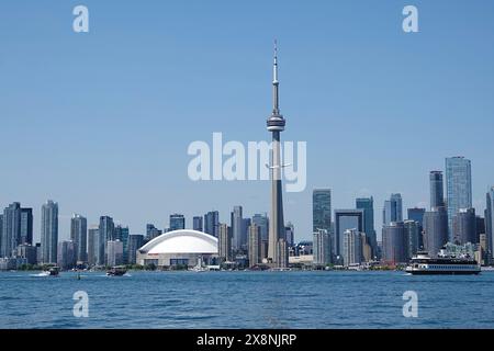 Blick auf die Stadt vom Flughafen aus für Flugzeugbeobachtung Stockfoto