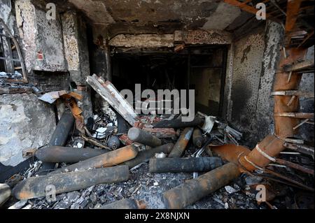 NEW DELHI, INDIEN - 26. MAI: Ein Blick von außen auf das Krankenhaus, in dem sieben Neugeborene getötet wurden, als ein massives Feuer im Kinderkrankenhaus Vivek Vihar ausbricht, am 26. Mai 2024 in Neu-Delhi, Indien. Mindestens sieben Neugeborene wurden getötet, nachdem am Samstagabend im New Born Baby Care Krankenhaus im Osten Delhis Vivek Vihar ein massives Feuer ausbrach. 12 Babys wurden gerettet, von denen sechs starben, während eines starb, bevor der Feueralarm getätigt wurde, sagten Beamte. Die Delhi Fire Services (DFS) schickten neun Feuerwehrwagen an die Stelle, um die Flamme zu vergießen. (Foto: Salman Ali/Hindustan Times/SIPA USA ) Stockfoto