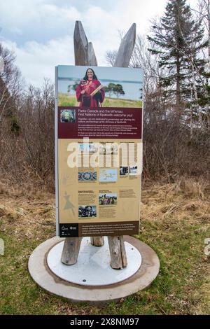 Parks Canada und das Mi'kmaq Willkommensschild im Greenwich National Park in St. Peters Bay, Prince Edward Island, Kanada Stockfoto