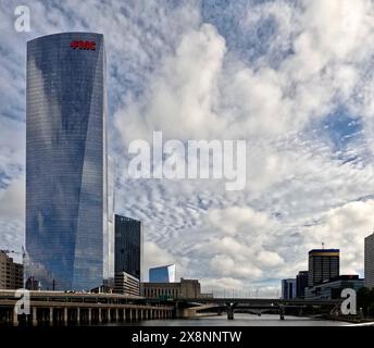 Von links: Der FMC Tower, das CIRA Centre South, das CIRA Centre und der PECO Tower über dem Schuylkill River in Philadelphia, PA. Stockfoto