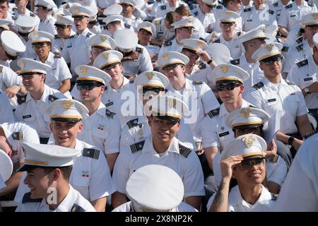 West Point, Usa. Mai 2024. Unterschüler nehmen an der Abschlussfeier der U.S. Military Academy 2024 in West Point, NY, Teil und jubeln ihnen zu. Präsident Joe Biden hielt eine Antrittsrede. Er wiederholte die Unterstützung der USA für die Ukraine, erwähnte jedoch, dass kein US-Militär in die Ukraine entsandt werde. Er erwähnte, dass das Militär humanitäre Hilfe für die Bevölkerung von Gaza leistet. 1.231 Kadetten kamen 2020 in West Point ein und 036 graduierten. (Foto: Lev Radin/Pacific Press) (Foto: Lev Radin/Pacific Press) Credit: Pacific Press Media Production Corp./Alamy Live News Stockfoto