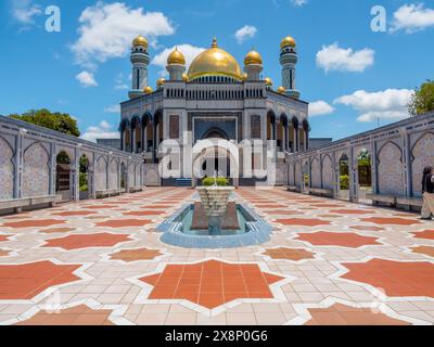 Der wunderschöne Blick auf das Wahrzeichen der ASR-Hassanil-Bolkiah-Moschee von Jame, benannt nach Hassanal Bolkiah, dem 29. Und aktuellen Sultan von Brunei in Bandar Seri B Stockfoto