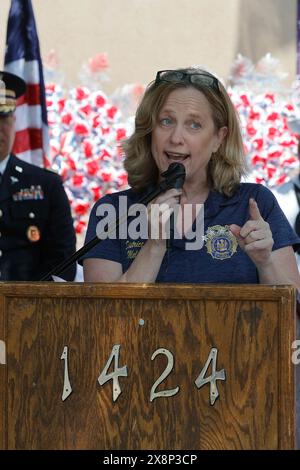 Zu Ehren Unserer Veteranen. Mai 2024. Forest Hills, New York, USA, 18. Mai 2024 - Melinda Katz, Staatsanwältin des Queens County, leitet zusammen mit der American Legion Continental Post #1424 die Forest Hills Memorial Day Weekend Parade, die die Gemeinde bei der Ehrung unserer Veteranen vereint. Die Veranstaltung umfasst eine Kranzniederlegung auf dem Remsen Family Cemetery, um all jenen Tribut zu zollen, die das ultimative Opfer gebracht haben. Quelle: Nur für redaktionelle Verwendung von Giada Papini Rampelotto/EuropaNewswire. Nicht für kommerzielle ZWECKE!/dpa/Alamy Live News Stockfoto
