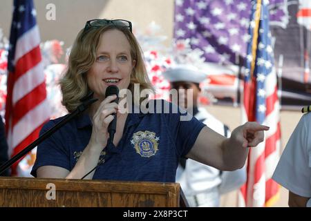 Zu Ehren Unserer Veteranen. Mai 2024. Forest Hills, New York, USA, 18. Mai 2024 - Melinda Katz, Staatsanwältin des Queens County, leitet zusammen mit der American Legion Continental Post #1424 die Forest Hills Memorial Day Weekend Parade, die die Gemeinde bei der Ehrung unserer Veteranen vereint. Die Veranstaltung umfasst eine Kranzniederlegung auf dem Remsen Family Cemetery, um all jenen Tribut zu zollen, die das ultimative Opfer gebracht haben. Quelle: Nur für redaktionelle Verwendung von Giada Papini Rampelotto/EuropaNewswire. Nicht für kommerzielle ZWECKE!/dpa/Alamy Live News Stockfoto