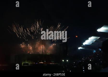 Boca Del Rio, Mexiko. Mai 2024. Am Ende des 2024 stattfindenden All-Star-Spiels der Mexican Baseball League (LMB) zwischen dem North Zone Team und dem South Zone Team im Beto Avila Stadium in Veracruz wird ein Feuerwerk gezeigt. North Zone besiegt South Zone 5-2. Am 25. Mai 2024 in Boca del Rio, Mexiko. (Foto: Carlos Santiago/Eyepix Group/SIPA USA) Credit: SIPA USA/Alamy Live News Stockfoto