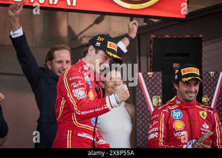 Monaco, Monaco. Mai 2024. Charles Leclerc, der Fahrer von Scuderia Ferrari, feiert nach dem Sieg des Formel-1-Grand-Prix-Rennens von Monaco. (Foto: Andreja Cencic/SOPA Images/SIPA USA) Credit: SIPA USA/Alamy Live News Stockfoto