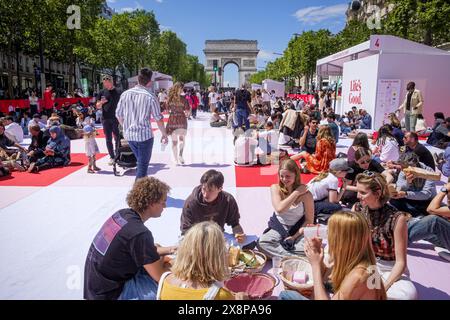 FRANKREICH. PARIS (75) 8 EME ARRONDISSEMENT. AVENUE DES CHAMPS-ELYSEES (SONNTAG, 26. MAI 2024). AUF INITIATIVE DES AUSSCHUSSES FÜR DIE CHAMPS-ELYSÉES, FAST 4,0 Stockfoto