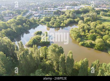 der south norwood Country Park ist ein großer, grüner See im londoner Stadtteil croydon Stockfoto