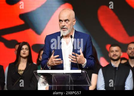 Busto Arsizio, Italien. Mai 2024. Der albanische Premierminister EDI RAMA unternahm eine Europatournee, um die albanische Diaspora zu treffen. Nach dem Treffen in Athen, Griechenland, am 12. Mai 2024, ist nun die albanische Gemeinde in Italien, in Busto Arsizio, an der Reihe. Die Sitzungen werden dann am 2. Juli 2024 in London (England) fortgesetzt und am 16. Juli 2024 in Düsseldorf (Deutschland) abgeschlossen. Premierminister RAMA spricht das Publikum an (Credit Image: © Ervin Shulku/ZUMA Press Wire) NUR REDAKTIONELLE VERWENDUNG! Nicht für kommerzielle ZWECKE! Stockfoto