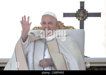 Vatikanstadt, Vatikan, 26. Mai 2024. Papst Franziskus führt eine Messe zum Weltkindertag in St. Peter's Square im Vatikan Credit: Maria Grazia Picciarella/Alamy Live News Stockfoto