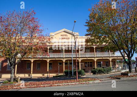 Das Heritage Hotel Dorrigo, Motelzimmer und Gastronomiebetrieb, Architektur und Kulturerbe der 1920er Jahre, Dorrigo Stadtzentrum, NSW, Australien Stockfoto