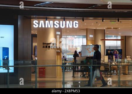 SHANGHAI, CHINA - 27. MAI 2024 - Ein südkoreanischer Samsung Flagship Store wird am 27. Mai 2024 in Shanghai, China, gesehen. Stockfoto