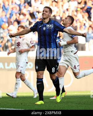 Bergamo, Italien. Mai 2024. Mario Pasalic feiert sein Tor während eines Fußballspiels der Serie A zwischen Atalanta und Torino in Bergamo, Italien, am 26. Mai 2024. Quelle: Augusto Casasoli/Xinhua/Alamy Live News Stockfoto