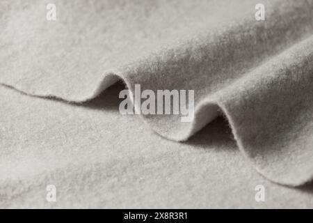 Nahaufnahme gefalteter grauer Stoff mit weicher Textur Stockfoto