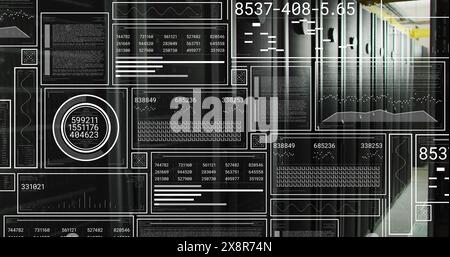 Abbildung: hud-Bildschirme mit Zahlen, Diagrammen und Formen über Datenserver-Racks Stockfoto