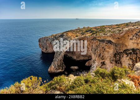 Die Blauen Grotten, Felsformation am Mittelmeer. Naturbogenfenster in Stein. Malta Stockfoto