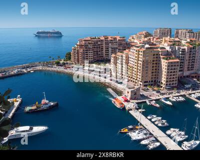 Kreuzfahrtschiff von Monte Carlo, Marina von Monaco am Hafen von Fontvieille, Südfrankreich Stockfoto