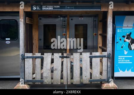 The Smokery at Sky Park Farm, eine Hirschfarm mit Abenteuerspielplatz, Farmgeschäft und Café in West Harting, West Sussex, Großbritannien Stockfoto