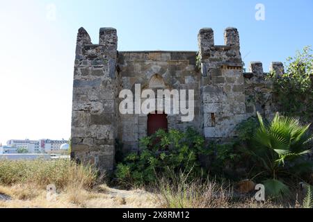 Das Sarapsa Caravanserai befindet sich im Stadtteil Alanya von Antalya. Karawanserei wurde in der Seldschuken-Zeit gebaut. Es liegt an der alten Wohnwagenstraße. Stockfoto