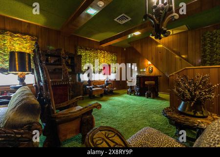 Dschungelzimmer in Elvis Presleys Haus in Graceland, Memphis, Tennessee, USA am 10. April 2024. Foto von Pascal Avenet/ABACAPRESS. COM Credit: Abaca Press/Alamy Live News Stockfoto