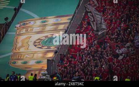 Berlin, Deutschland. Mai 2024. Leverkusen-Fans 1. FC Kaiserslautern - Bayer Leverkusen 25.05.2024 Urheberrecht (nur für journalistische Zwecke) von : Stockfoto