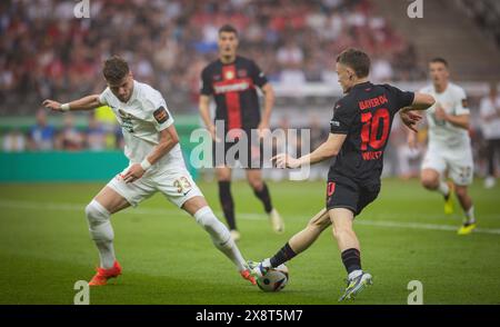 Berlin, Deutschland. Mai 2024. Florian Wirtz (Leverkusen) Jan Elvedi (FCK) 1. FC Kaiserslautern - Bayer Leverkusen 25.05.2024 Copyright (nur für j Stockfoto