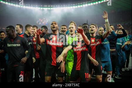 Berlin, Deutschland. Mai 2024. Jonathan Tah (Leverkusen) Florian Wirtz (Leverkusen) Robert Andrich (Leverkusen) 1. FC Kaiserslautern - Bayer Leverku Stockfoto