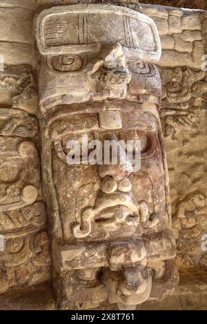 Tempel der Masken (8 Fuß hohen Maske), Maya-Ausgrabungsstätte Kohunlich, Quintana Roo, Mexiko Stockfoto