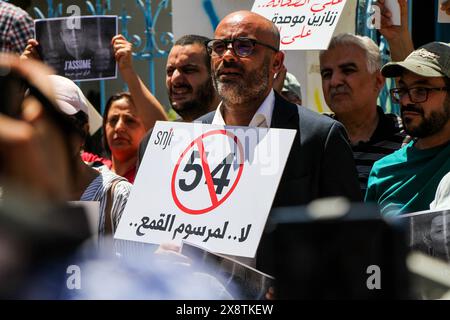 Tunis, Tunesien. 27. Mai 2024: Tunis, Tunesien. 27. Mai 2024. Tunesische Journalisten protestieren vor dem Hauptquartier des National Syndicate of Tunsian Journalists (SNJT) in Tunis, Tunesien. Quelle: ZUMA Press, Inc./Alamy Live News Stockfoto