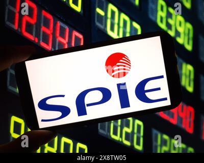 Konskie, Polen - 26. Mai 2024: Das SPIE-Firmenlogo wird auf dem Mobiltelefon angezeigt Stockfoto