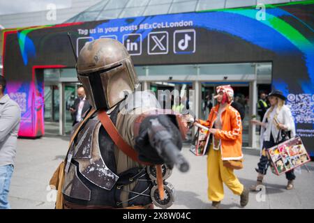 Mandalorian Cosplay auf der MCM Comic Con im Excel Center in London Stockfoto
