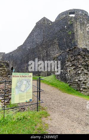 Der Eingang zum Castell Dinefwr Castle in den Brecon Beacons in Wales, Großbritannien Stockfoto