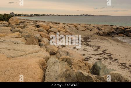 Das ist nur die Mitte des Sounds in Falmouth. Woods Hole ist gleich die Straße runter von hier Richtung Südwesten von diesem Punkt des Landes. Walfang-Shi Stockfoto