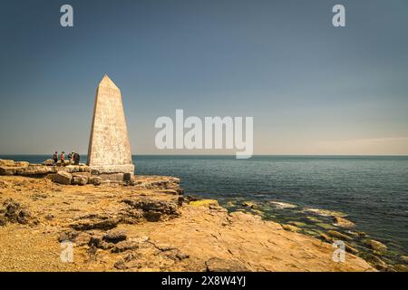 Ein Sommer-HDR-Bild des Trinity House Obelisk oder Trinity House Landmark in Portland Bill, Dorset, England. 20. Mai 2024 Stockfoto