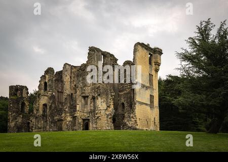 Ein HDR-Bild der Ruinen von Wardour Castle in Wiltshire, England. Eine Villa aus Eliazabethan und ein Schlachtfeld aus dem englischen Bürgerkrieg. 21. Mai 2024 Stockfoto