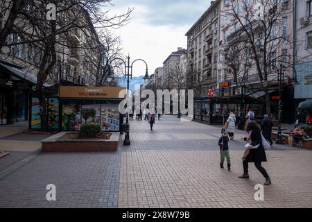 Sofia, Bulgarien - 31. Januar 2024. Der Vitosha Boulevard ist die Hauptstraße im Zentrum, die sich vom Platz San Nedelya bis zum South Park erstreckt. Stockfoto