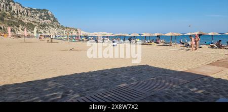 Tsambika, Rhodos (Griechenland): Landschaft mit dem goldenen Sand des Tsambika Beach Stockfoto