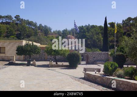 Blick auf Moni Thari (Tharri-Kloster), gewidmet dem Erzengel Michael, in der Nähe von Laerma auf Rhodos (Griechenland) Stockfoto