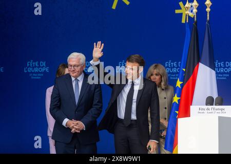 Macron Besuch der französische Staatspräsident Emmanuel Macron besucht auf Einladung von Bundespräsident , Frank-Walter Steinmeier die Bundesrepublick Deutschland und macht im Bahnhof Dresden. Hier besucht er die FÃªte de lEurope und hält seine Europarede. Dresden Sachsen Deutschland *** Macron Besuch französischer Präsident Emmanuel Macron besucht auf Einladung von Bundespräsident Frank Walter Steinmeier die Bundesrepublik Deutschland und macht Halt in Dresden hier besucht er die Fête de lEurope und hält seine Rede über Europa Dresden Sachsen Deutschland Stockfoto