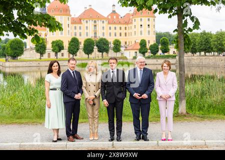 Macron Besuch der französische Staatspräsident Emmanuel Macron besucht mit seiner Frau Brigitte, auf Einladung von Bundespräsident , Frank-Walter Steinmeier die Bundesrepublick Deutschland . Ministerpräsident Michael Kretschmer und Gattin Annett Hofmann , am frühen Montagnachmittag am Schloss Moritzburg bei Dresden. Bundespräsident Frank-Walter Steinmeier und dessen Frau Elke Büdenbender. Moritzburg Sachsen Deutschland *** Macron besuchen den französischen Präsidenten Emmanuel Macron und seine Frau Brigitte auf Einladung von Bundespräsident Frank Walter Steinmeier Mini in der Bundesrepublik Deutschland Stockfoto