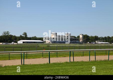 Chantilly, Frankreich - 26. Mai 2012: Das Hippodrome de Chantilly ist nur wenige Tage vor der Hauptsaison des Pferderennsports völlig leer. Stockfoto