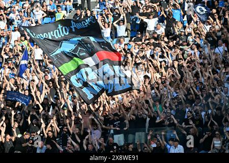 Neapel, Italien. Mai 2024. Italien, 29. märz 2024: Fans beim italienischen Meisterschaftsspiel der Serie A 2023-2024 zwischen Napoli und Lecce im Diego Armando Maradona Stadion, Italien (Felice de Martino/ SPP) Credit: SPP Sport Press Photo. /Alamy Live News Stockfoto