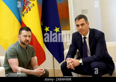 Madrid, Spanien. Mai 2024. Madrid, Königreich Spanien; 27.05.2024.- der Präsident der Ukraine, Wolodymyr Zelensky, trifft sich in Madrid mit dem Regierungschef Pedro Sánchez, sie unterzeichnen ein bilaterales Sicherheitsabkommen. Zelensky, auf seiner ersten offiziellen Reise nach Spanien, hat ein Mittagessen mit dem König von Spanien und trifft sich mit Abgeordneten im Kongress. Vermerk: Juan Carlos Rojas/dpa/Alamy Live News Stockfoto