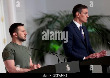 Madrid, Spanien. Mai 2024. Madrid, Königreich Spanien; 27.05.2024.- der Präsident der Ukraine, Wolodymyr Zelensky, trifft sich in Madrid mit dem Regierungschef Pedro Sánchez, sie unterzeichnen ein bilaterales Sicherheitsabkommen. Zelensky, auf seiner ersten offiziellen Reise nach Spanien, hat ein Mittagessen mit dem König von Spanien und trifft sich mit Abgeordneten im Kongress. Vermerk: Juan Carlos Rojas/dpa/Alamy Live News Stockfoto