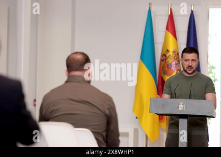 Madrid, Spanien. Mai 2024. Madrid, Königreich Spanien; 27.05.2024.- der Präsident der Ukraine, Wolodymyr Zelensky, trifft sich in Madrid mit dem Regierungschef Pedro Sánchez, sie unterzeichnen ein bilaterales Sicherheitsabkommen. Zelensky, auf seiner ersten offiziellen Reise nach Spanien, hat ein Mittagessen mit dem König von Spanien und trifft sich mit Abgeordneten im Kongress. Vermerk: Juan Carlos Rojas/dpa/Alamy Live News Stockfoto