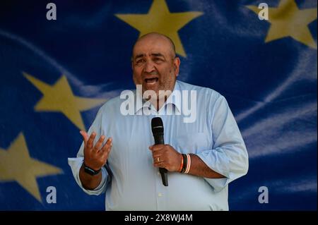 27.05.2024 xkhx Kassel, Hessenkampfbahn BÜNDNIS 90/DIE GRÜNEN - Wahlkampftour zur Wahl zum 10. Europäisches Parlament Bild zeigen: Omid Nouripour, Bundesvorsitzender von BÜNDNIS 90/DIE GRÜNEN *** 27 05 2024 xkhx Kassel, Hessenkampfbahn BÜNDNIS 90 DIE GRÜNEN Kampagnentour zu den Europaparlamentswahlen Bild zeigt Omid Nouripour, Bundesvorsitzender von BÜNDNIS 90 DIE GRÜNEN KH Stockfoto