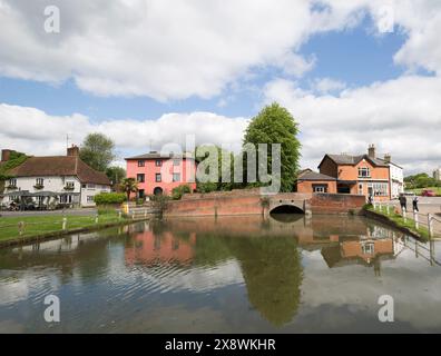 Duck Pond, das Fox Restaurant und Bridge Finchingfield Essex Stockfoto