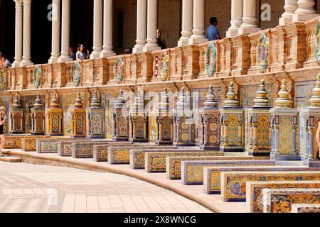 Die bemerkenswerte Architektur der Plaza de España, Sevilla Stockfoto